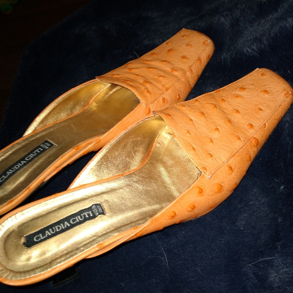 Claudia Ciuti Tan Heels MSRP $250 OFFERS WELCOME! SIZE 8